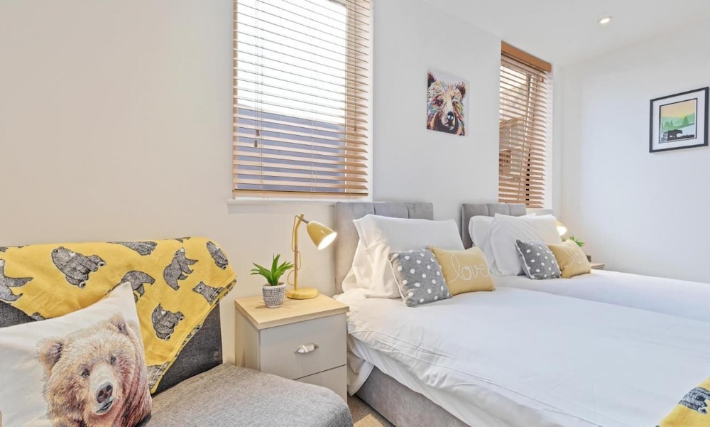Urban Heights - two Bedroom two Bathroom Loft Style Apartment - Fast Wifi view 2