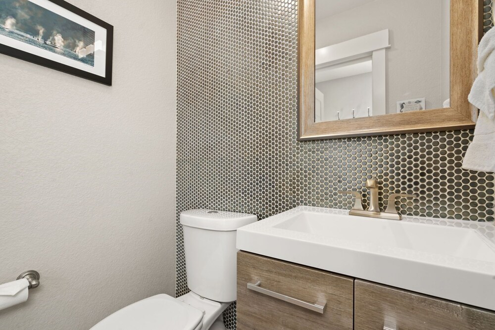 CSU Hideaway King Bd, Backyard Oasis, EV Charger