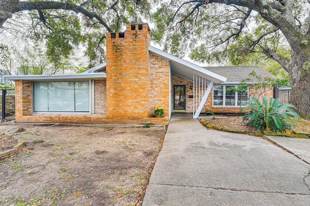 12 Mi to Dtwn Houston: Peaceful Home w/ Yard!