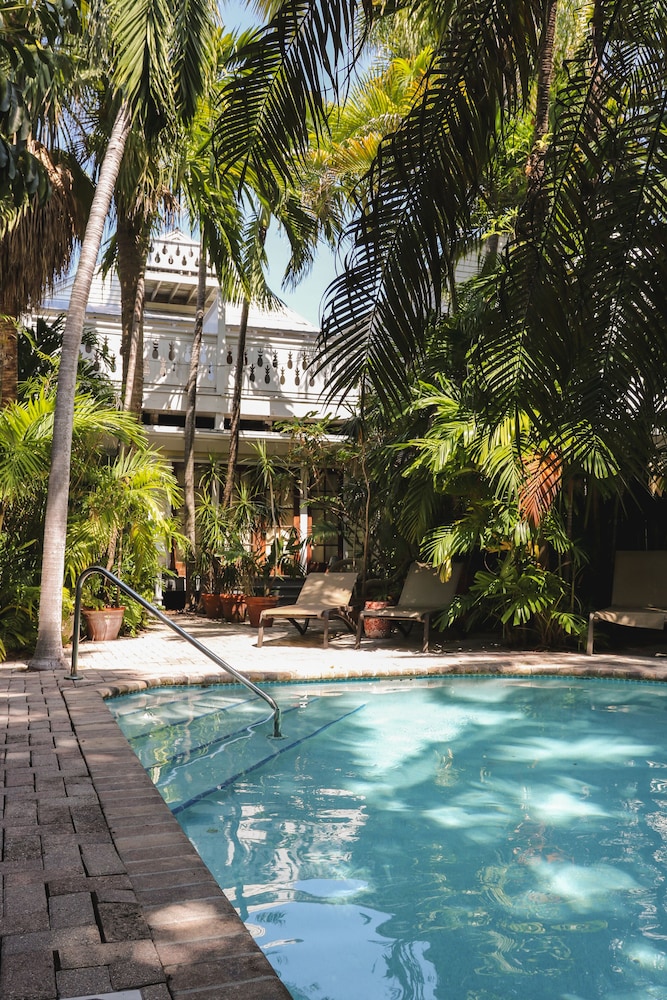 Tropical Inn