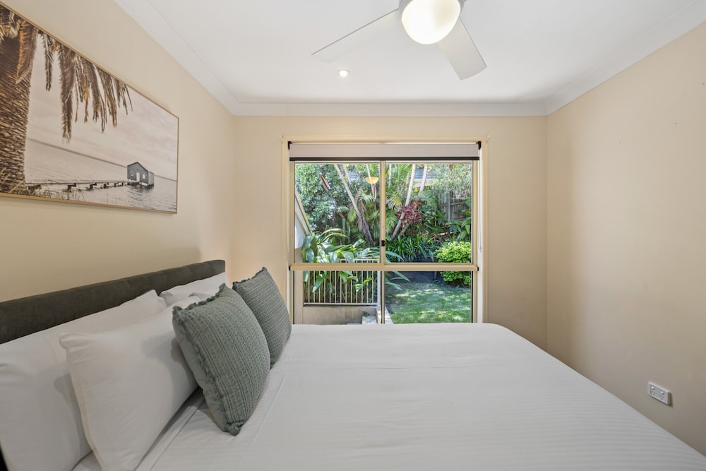Spacious 4-bed Family Retreat With Pool