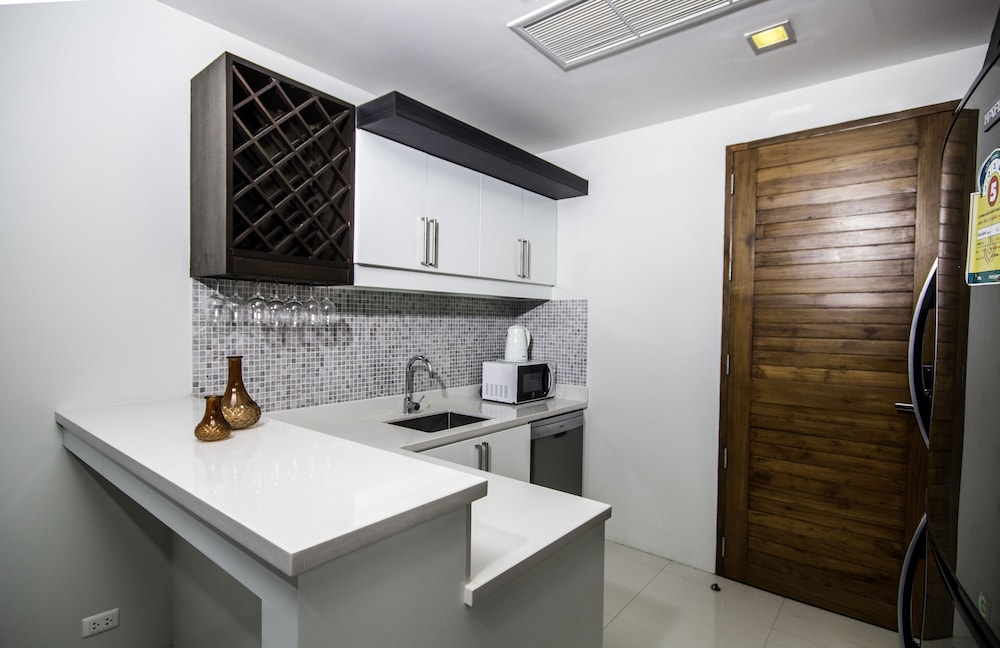 Q Kata Residence