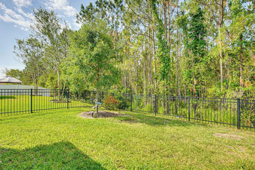 10 Mi to Ocean: Home w/ Lanai in Ormond Beach!