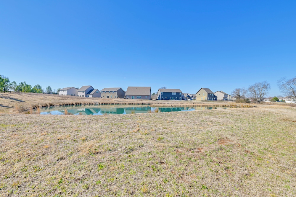 5 Mi to Charlotte Motor Speedway: Cozy Townhome