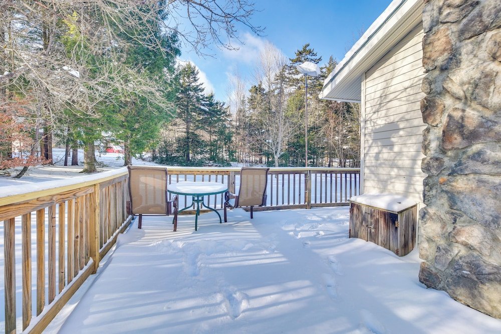 1 Mi to Sugarbush Resort: Dog-friendly Home!