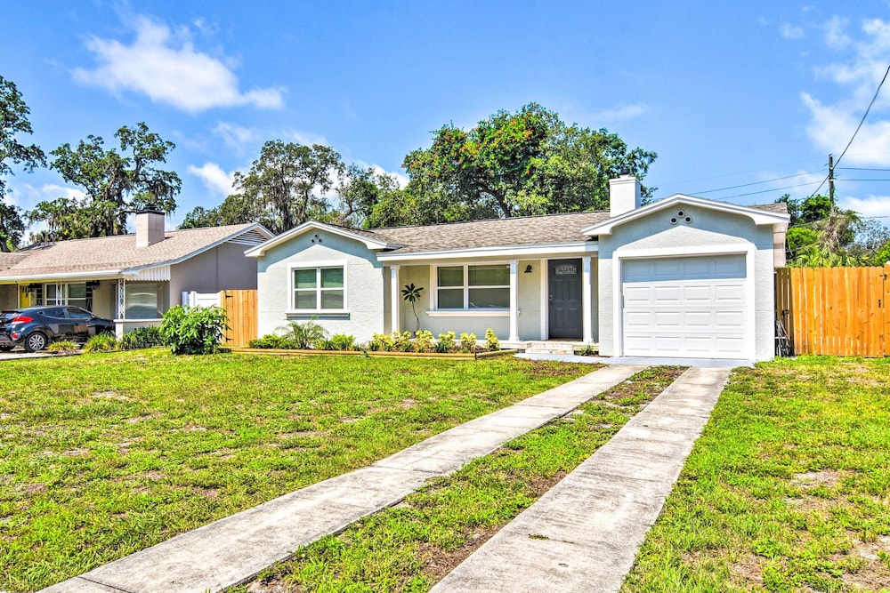 Family-friendly Clearwater Home w/ Game Room!