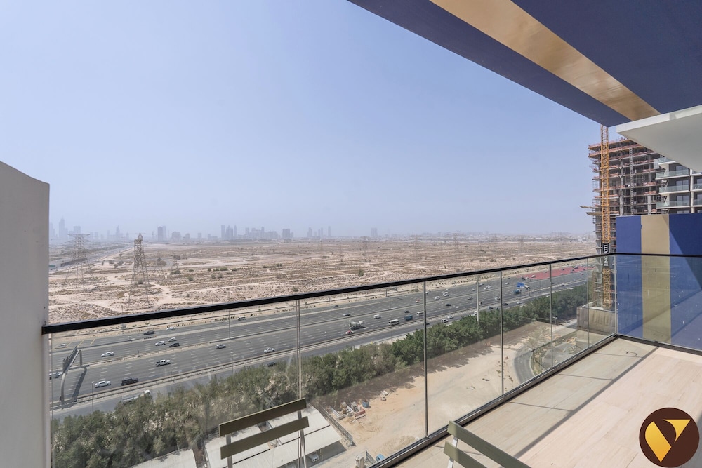 Binghatti 7min Sky Dubai 3 min Cirle Mal