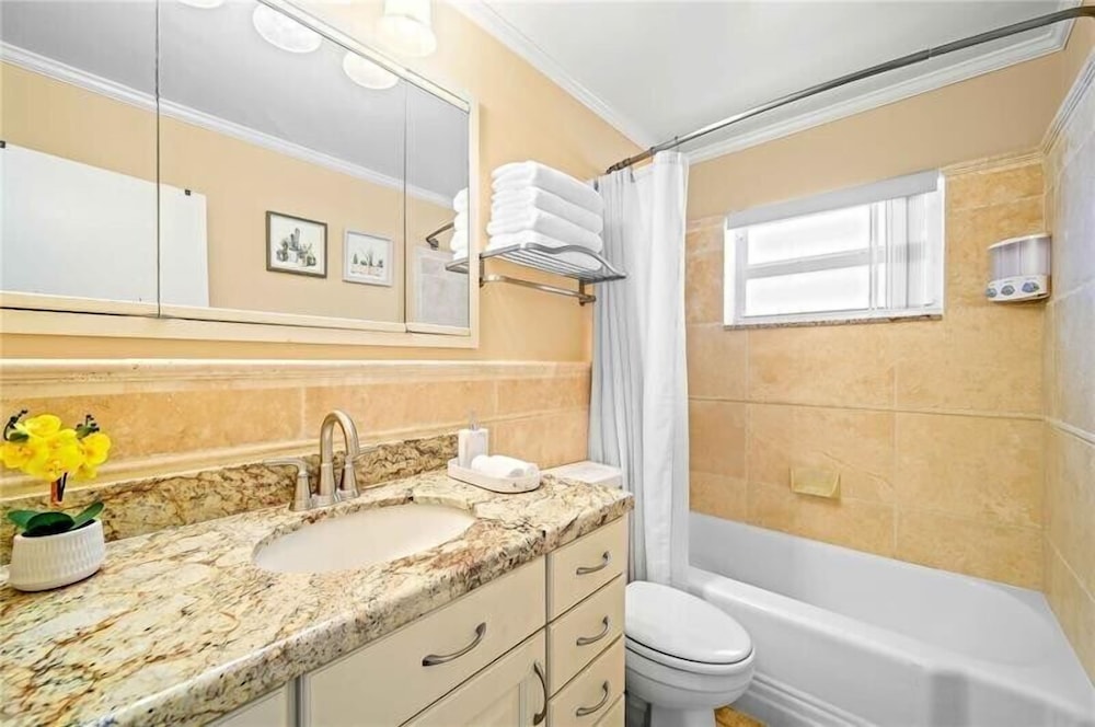 332 Wilton Manors in Wilton Manors