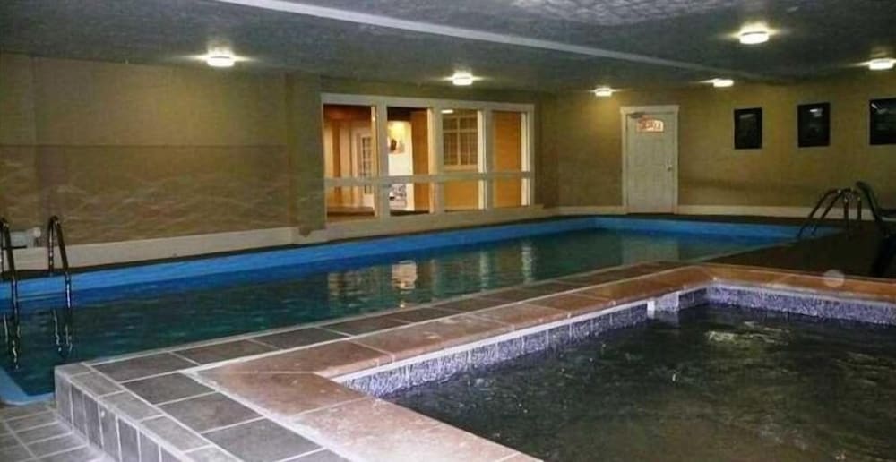 Longbranch 201 Condo with Pool & Hot Tub