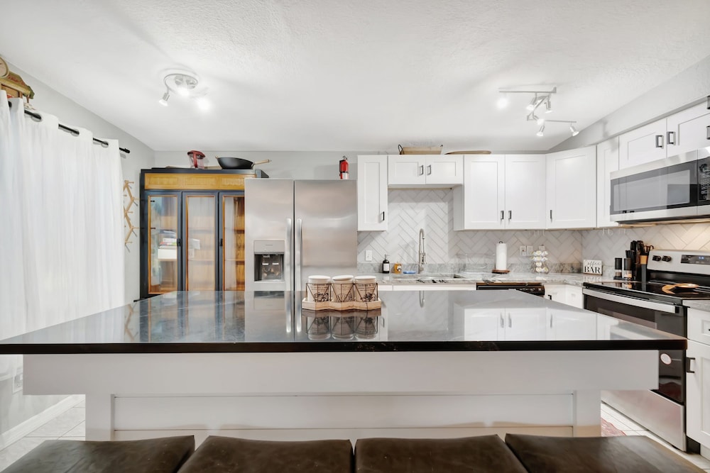 Family Home 10 Mins to Beach Pets Welcome