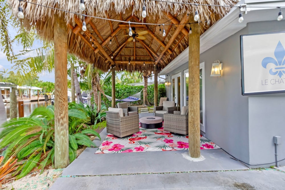 Flirty Flamingo Colorful Waterfront Escape w Pool