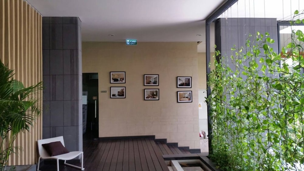 S39- 1 Bedroom Downtown Apt With Balcony and Pool