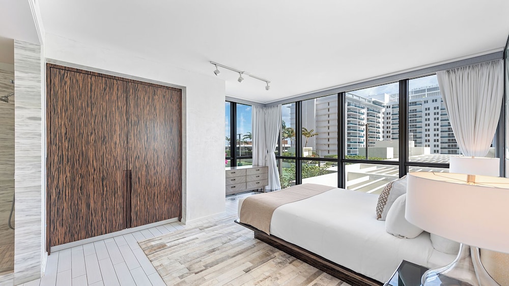 Luxury Vacation Rentals in South Beach by LRMB