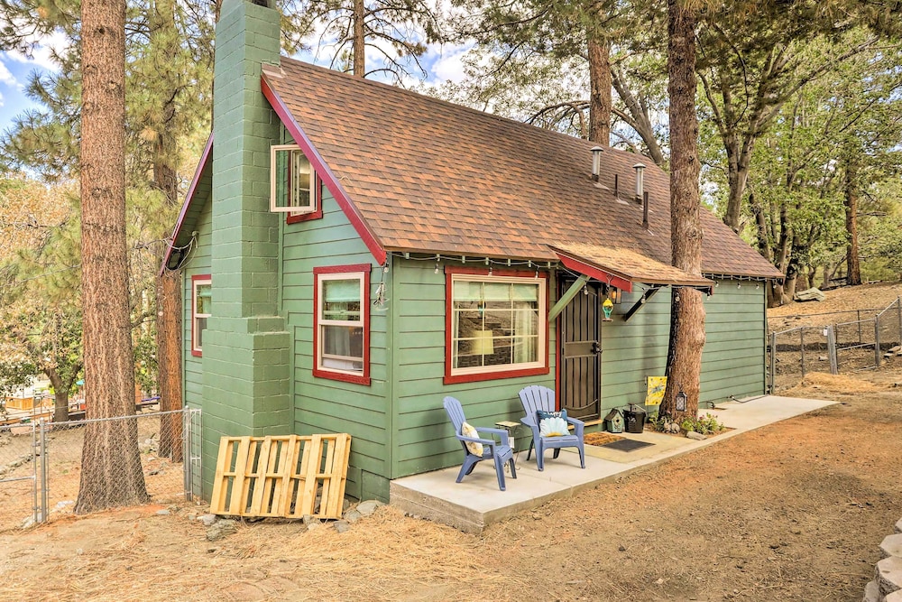 Wrightwood Cabin w/ Cozy Interior! view 4