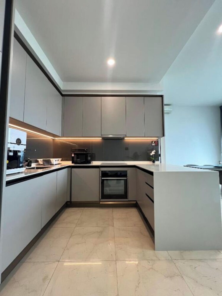 Grand Lumia Suite At Opus Residence