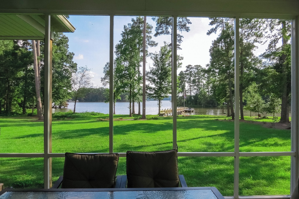 Large 3BR Lakefront Lake Murray Home w/ Dock