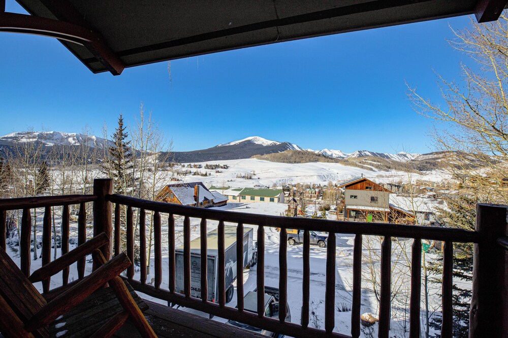 Walk to Lift! Luxe, Updated Cbmr Home w/ Mtn Views