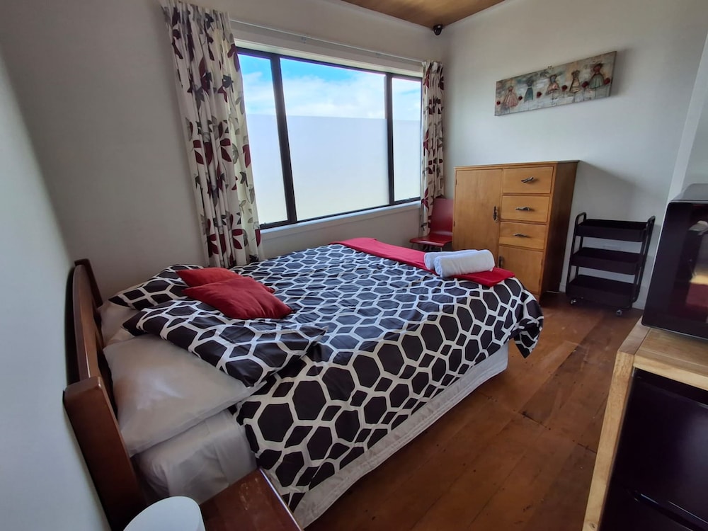 Motel Style Unit in the Heart of Collingwood