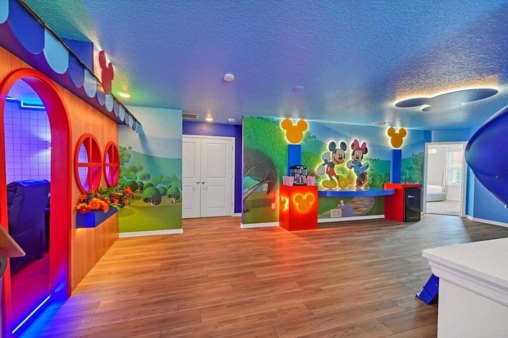 Everyone's Family Fun Home, Slides In Kids Rooms 10 Bedroom Villa