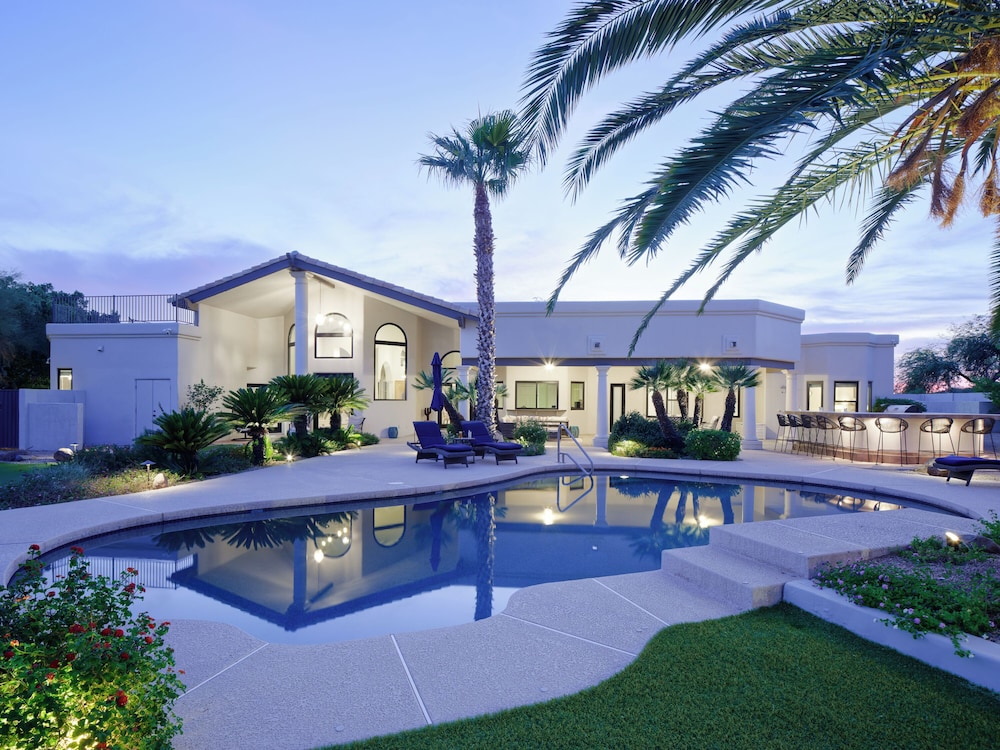 Luxury Mountain Estate-pool-spa-bbq+bar-fire pit