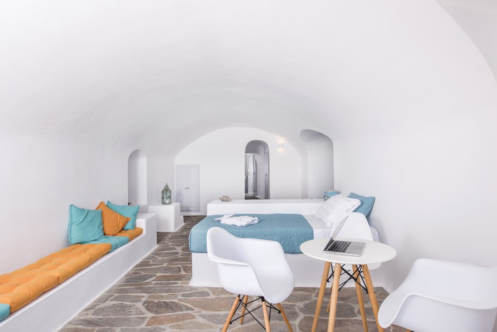 Horizon Aeifos Suites view 4