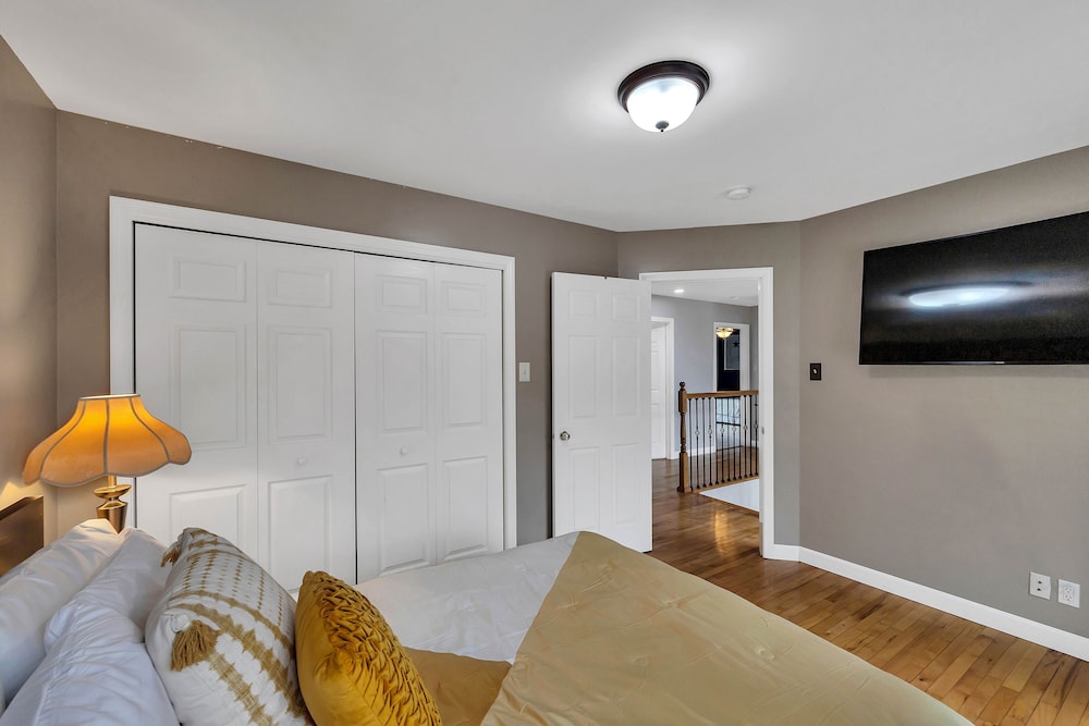 Serene 7br Haven By The Lake 7 Bedroom Home