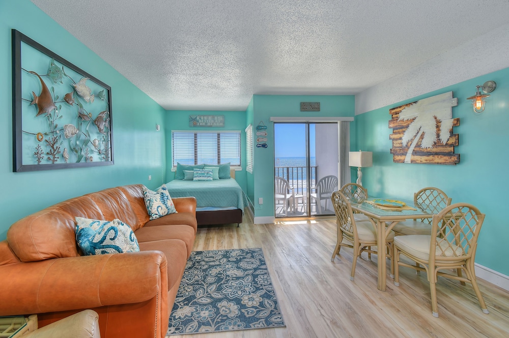 The Palace Resort by Elliott Beach Rentals