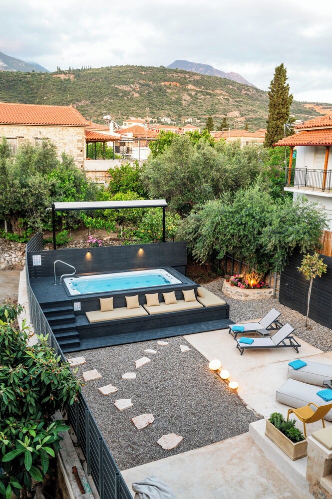 Cardamilia Suites