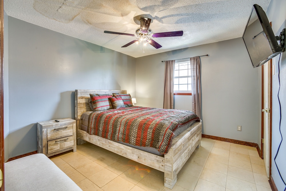 4 Mi to Bourbon St: Spacious Retreat w/ Wet Bar! view 2