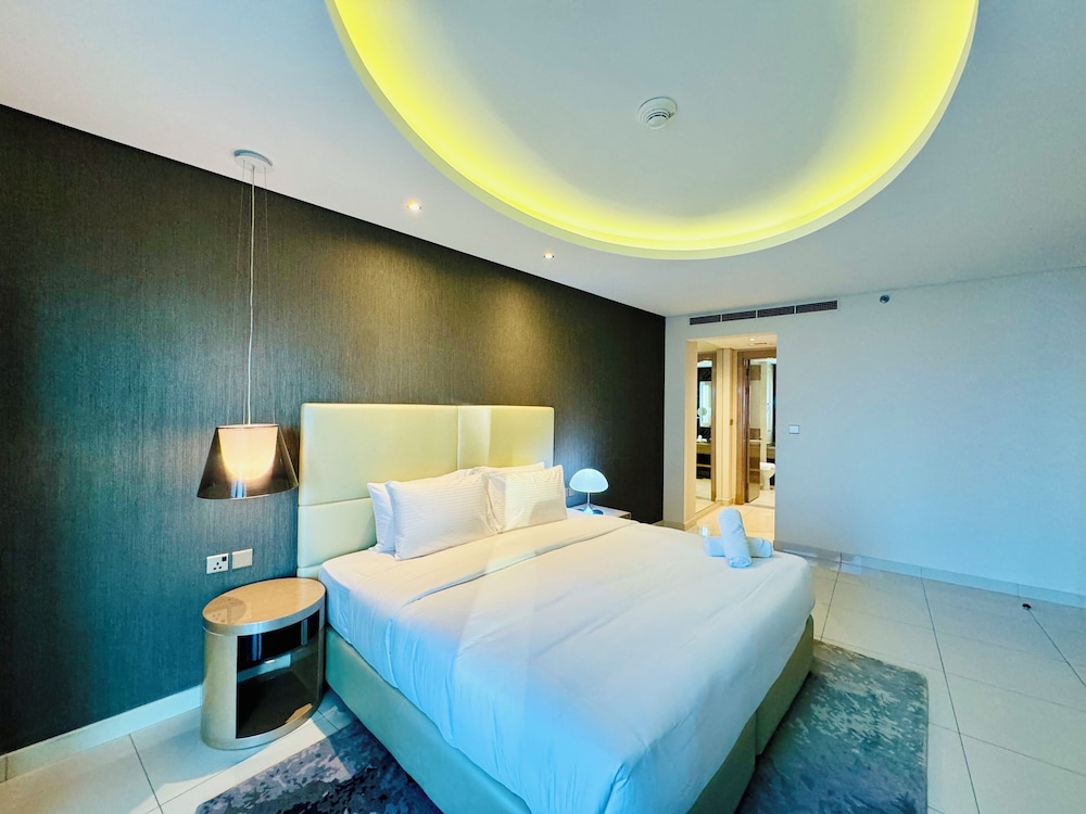 Venduras Chic 1BR at Damac Tower