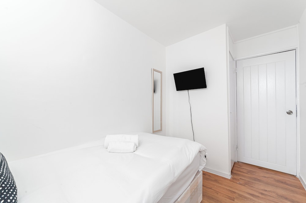 Modern Living In Stylish 3bed Flat