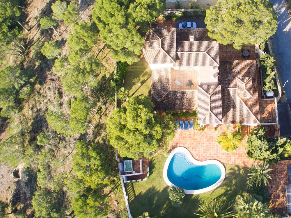 Sun-kissed Villa in Albir With Swimming Pool photo 2