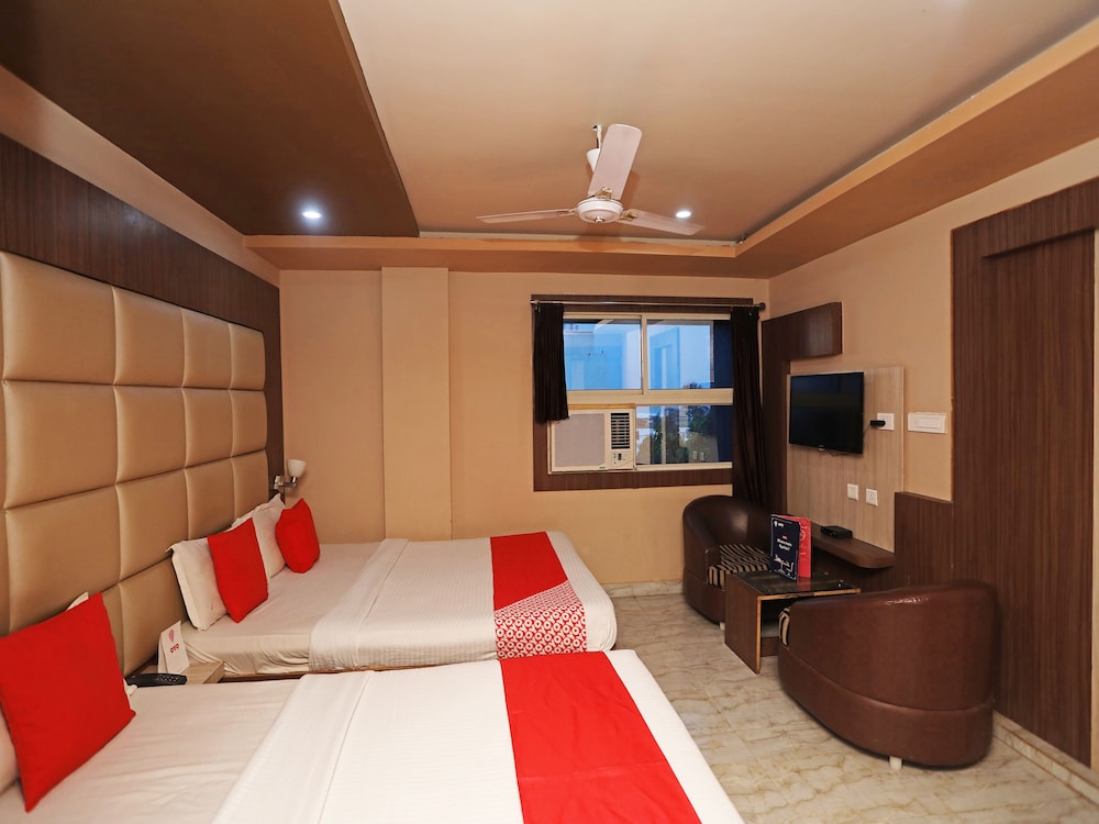 OYO 16173 Hotel Dk