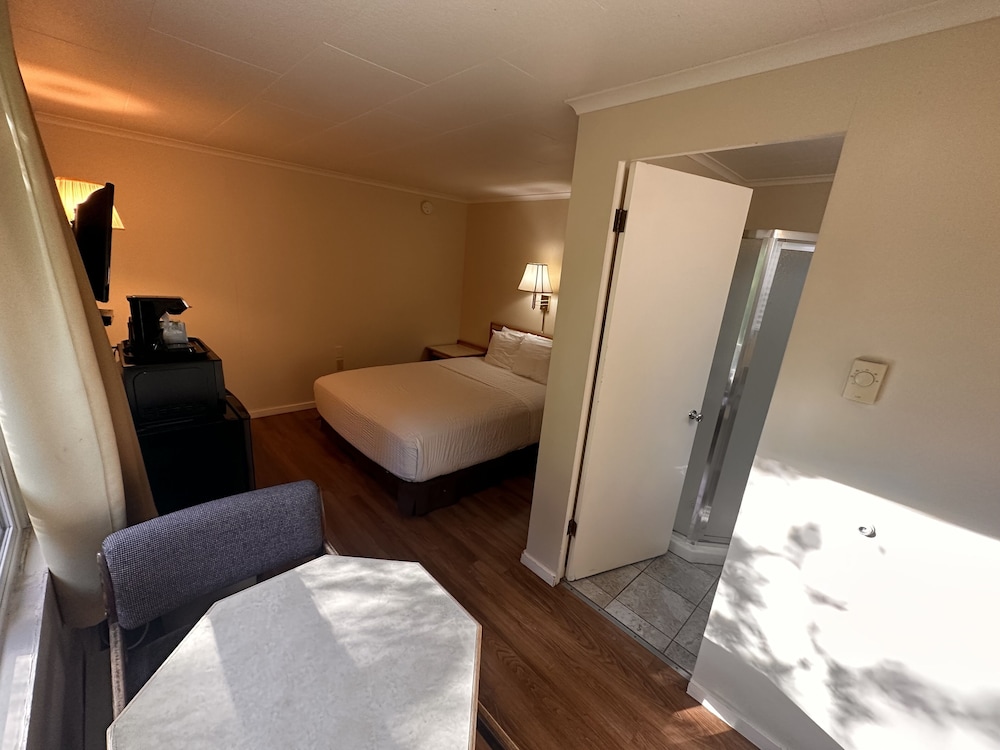 Astoria Crest Motel
