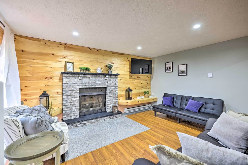 Poconos Retreat w/ Hot Tub, Balcony & Pool Access! view 2