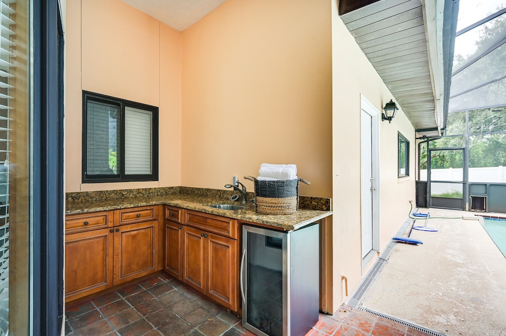 Tampa Vacations - Convenient Tampa Home: Lanai, Pool - Property Image 5
