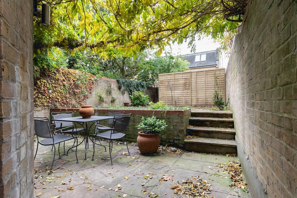 New Kent Road by Onefinestay