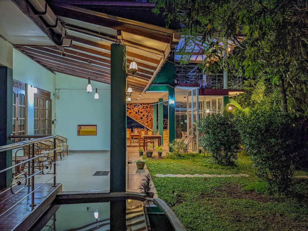 Sigiri Choona Lodge