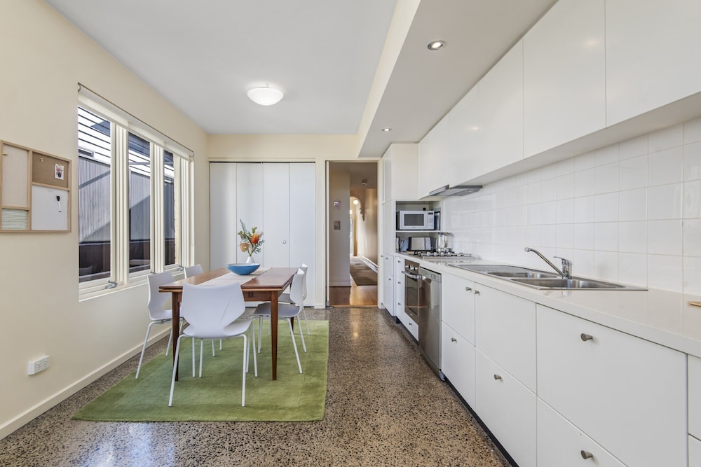 Gorgeous 2-bed Victorian Home in Artsy