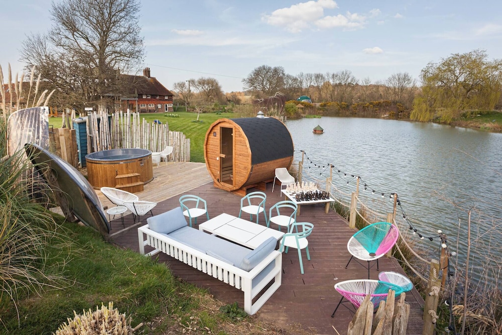 Lakeside Sussex Retreat