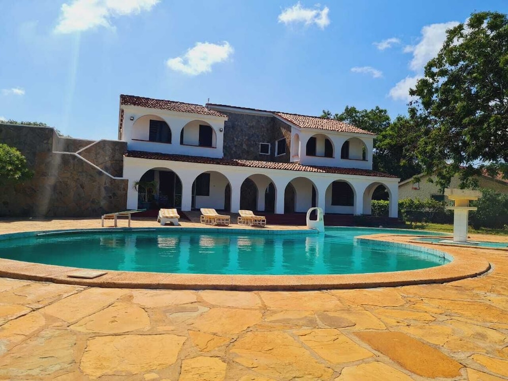 Lux Suites Sanuna Villas Diani view 2