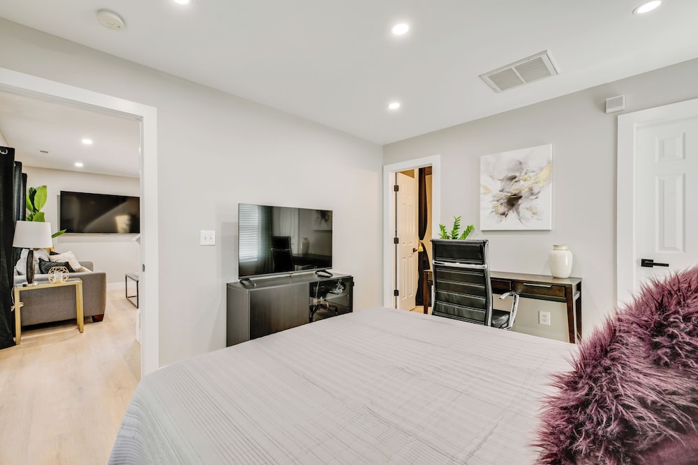 2 Mi to Uptown Charlotte: Family Home w/ Game Room
