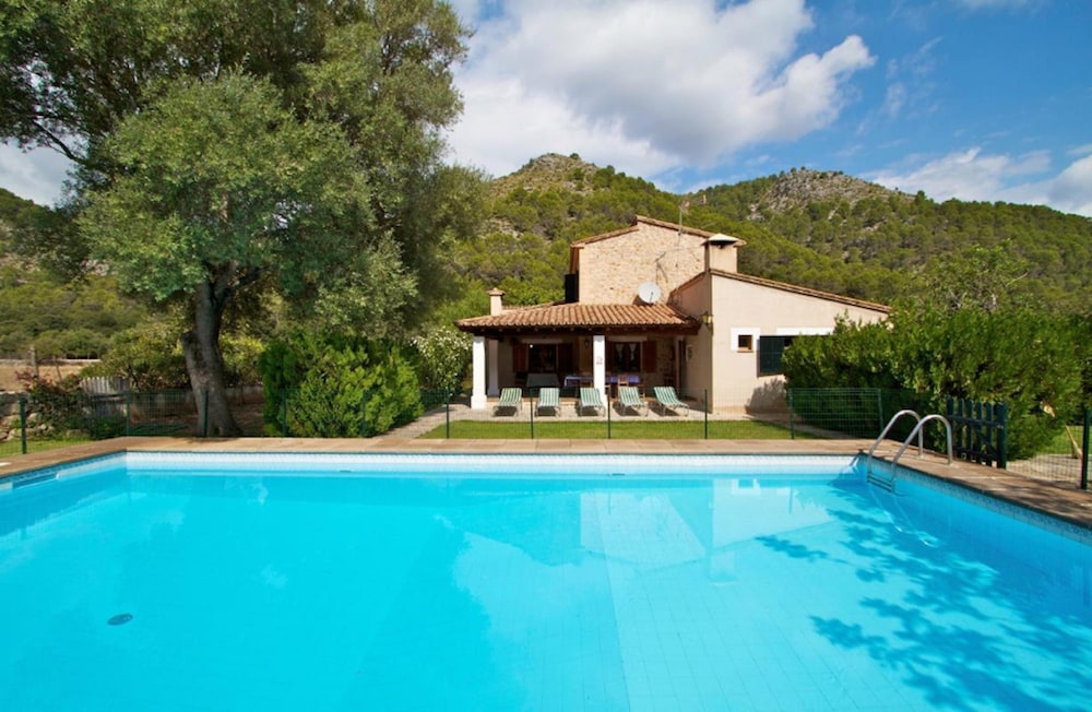 Vall de March Finca Farmhouses by Vida Villas