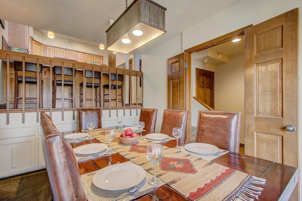 Quittin Time Townhouse Peaceful Mountain Ski-in-ski-out Retreat Close to Town