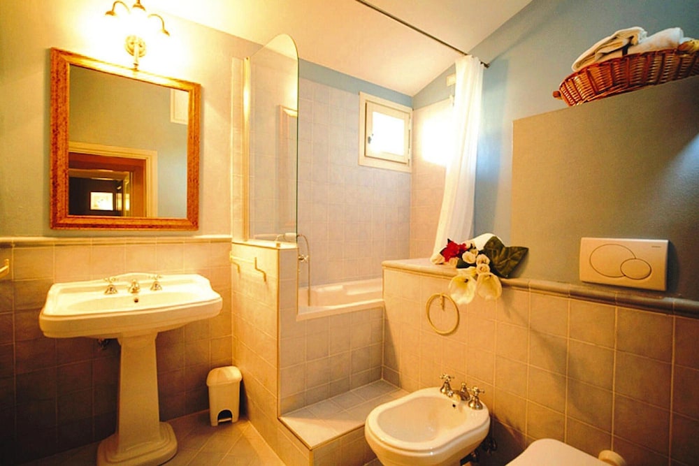 Apartment in Tuscany With Golf & Pools view 3
