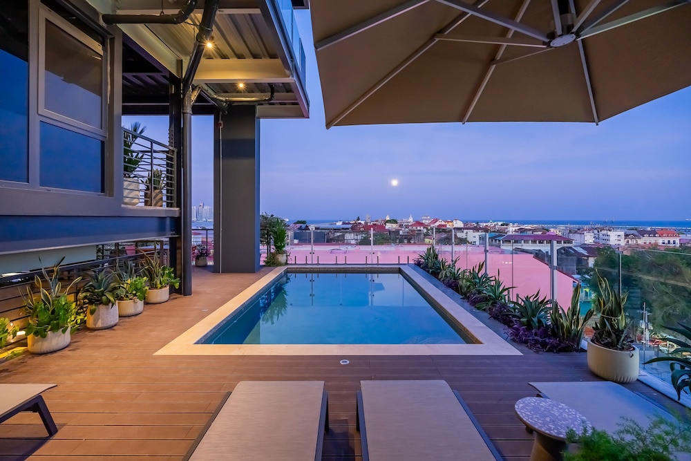 w Majestic 1BR w Fantastic Deco in Casco View
