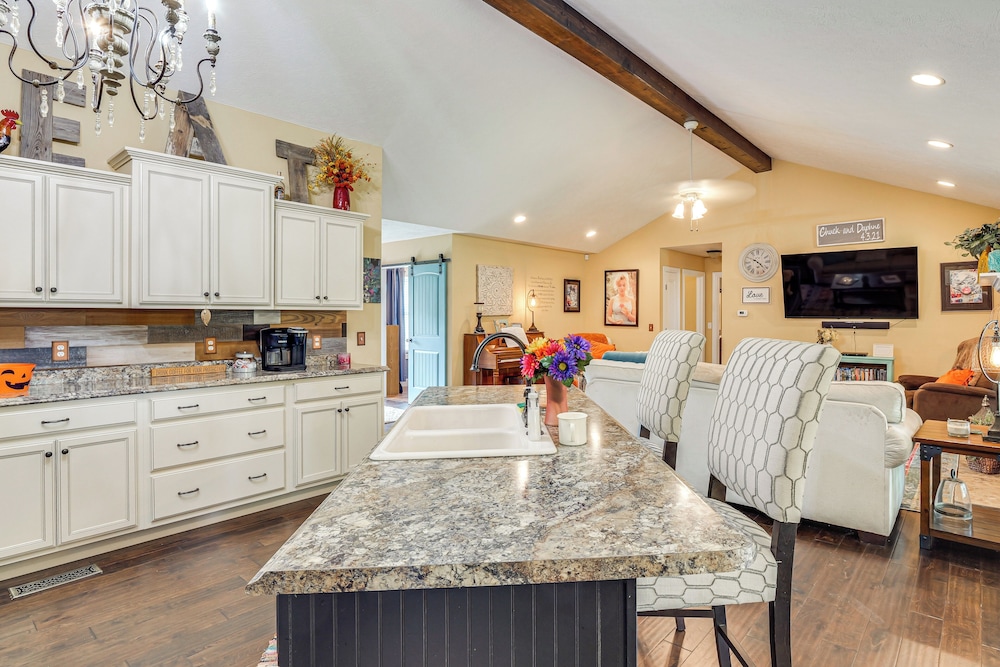 Hot Tub & Scenic Deck! Spacious Cookeville Retreat