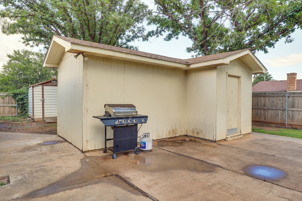 4 Mi to Texas Tech University: Home w/ Patio!