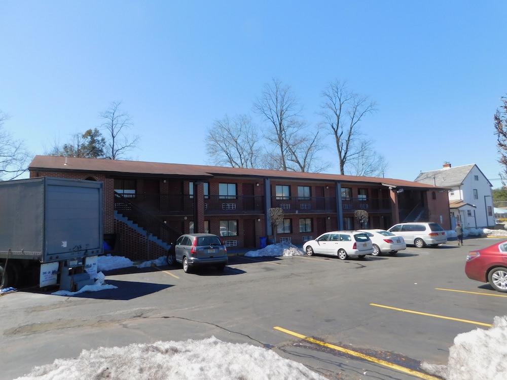 Mounts Motel