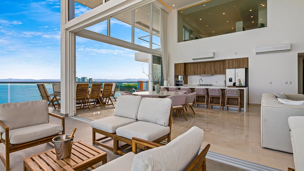 Beachfront Luxury 4BR Penthouse With Incredible Ocean Views